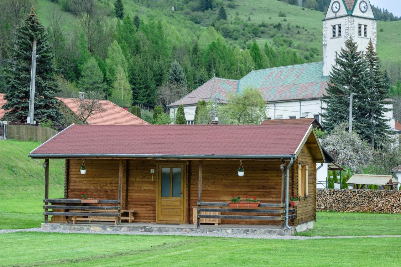 Biotour Camping & Restaurant Ghimeş-Făget Extérieur photo