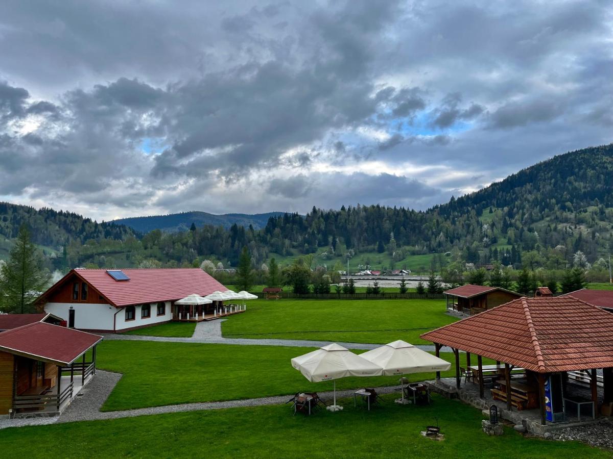 Biotour Camping & Restaurant Ghimeş-Făget Extérieur photo