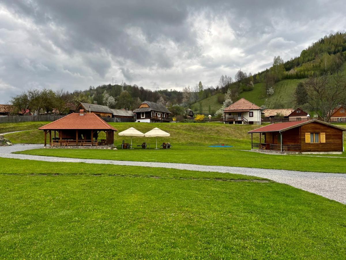 Biotour Camping & Restaurant Ghimeş-Făget Extérieur photo