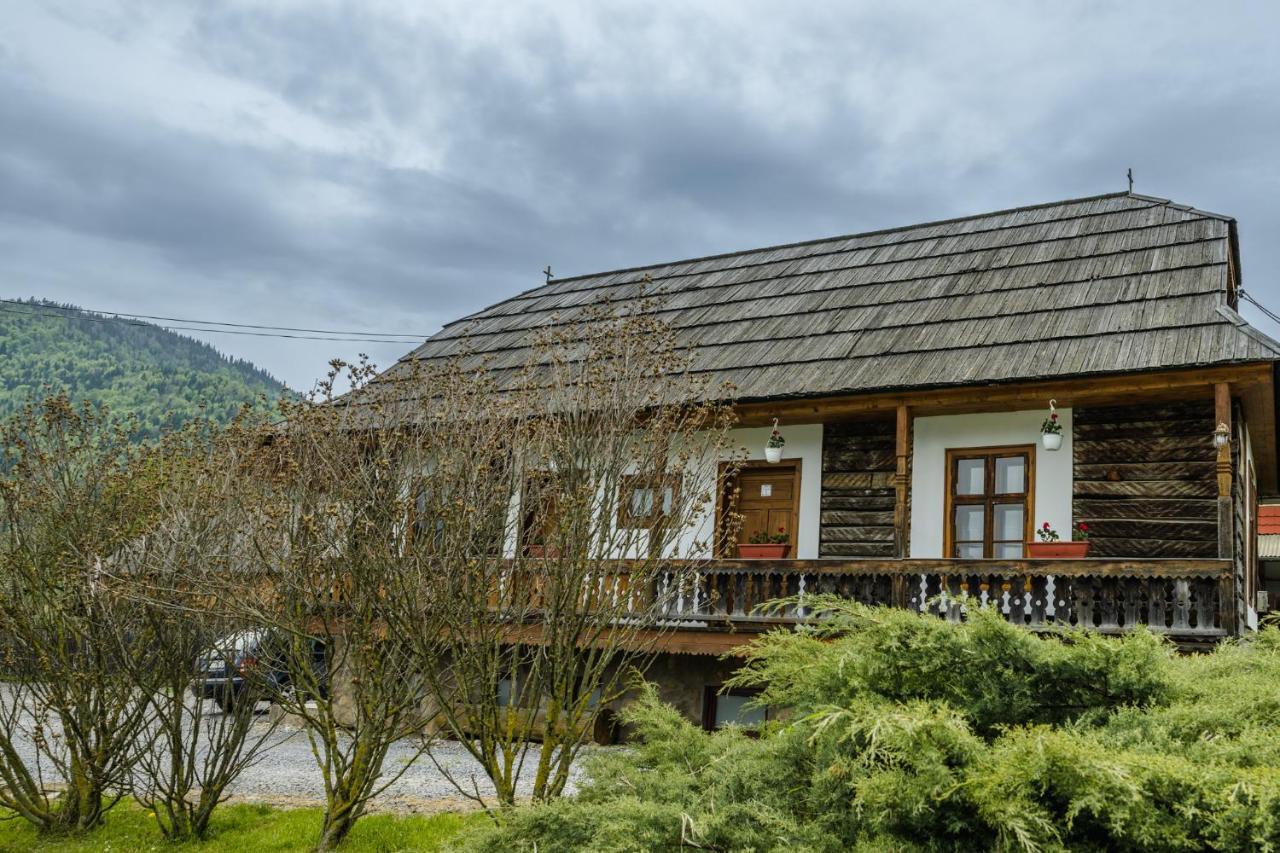 Biotour Camping & Restaurant Ghimeş-Făget Extérieur photo